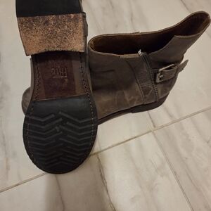 Woman's Gray Frye Leather Boots